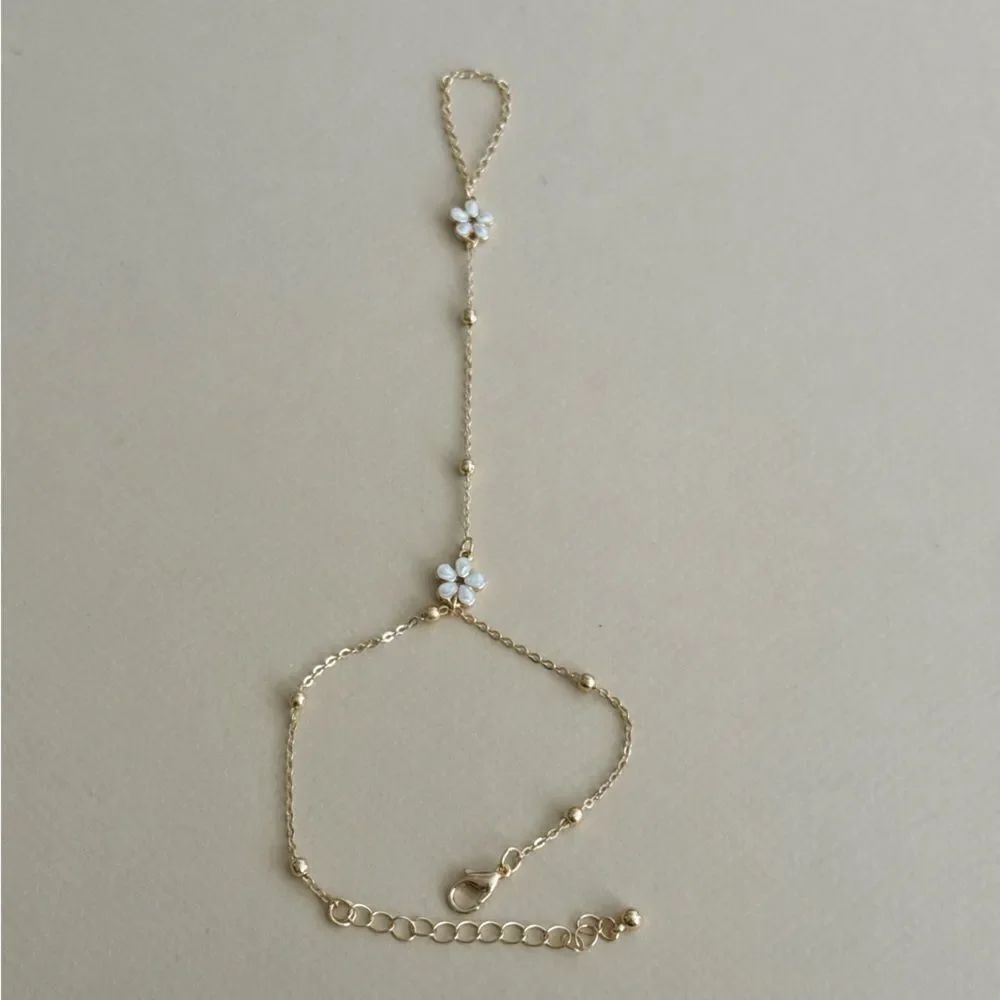Floral Hand Chain M1730 - Picture 3 of 4